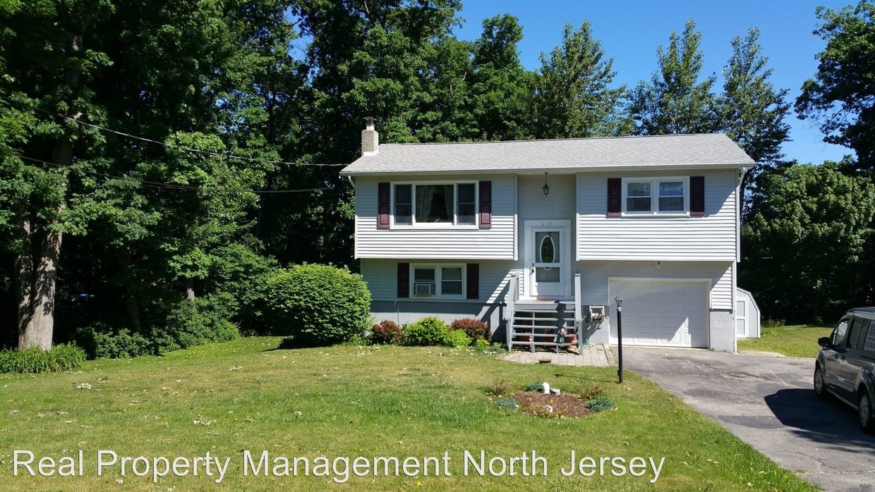 Primary Photo - 139 Barry Dr N