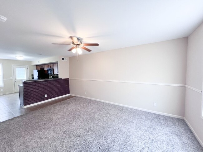 Building Photo - 2 Bedroom 1.5 Bath Townhome