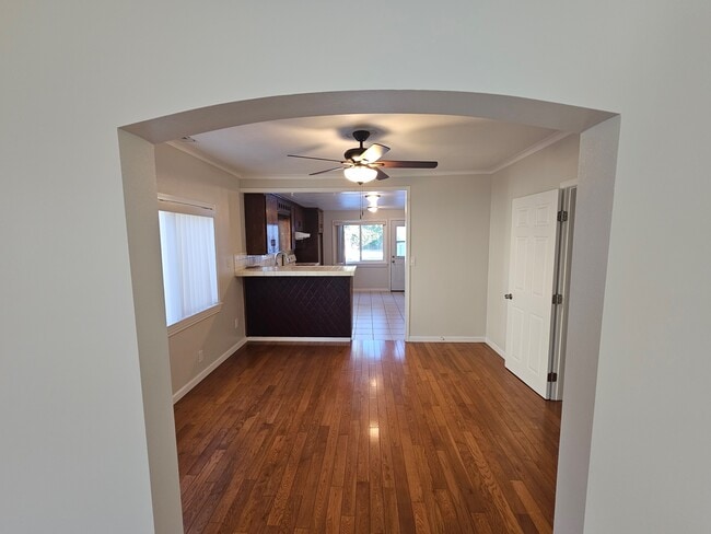 Building Photo - 501 Macdonald St