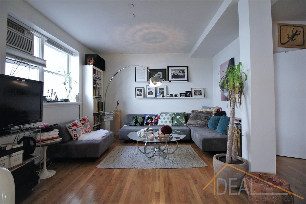 Foto principal - 45 S 5th St