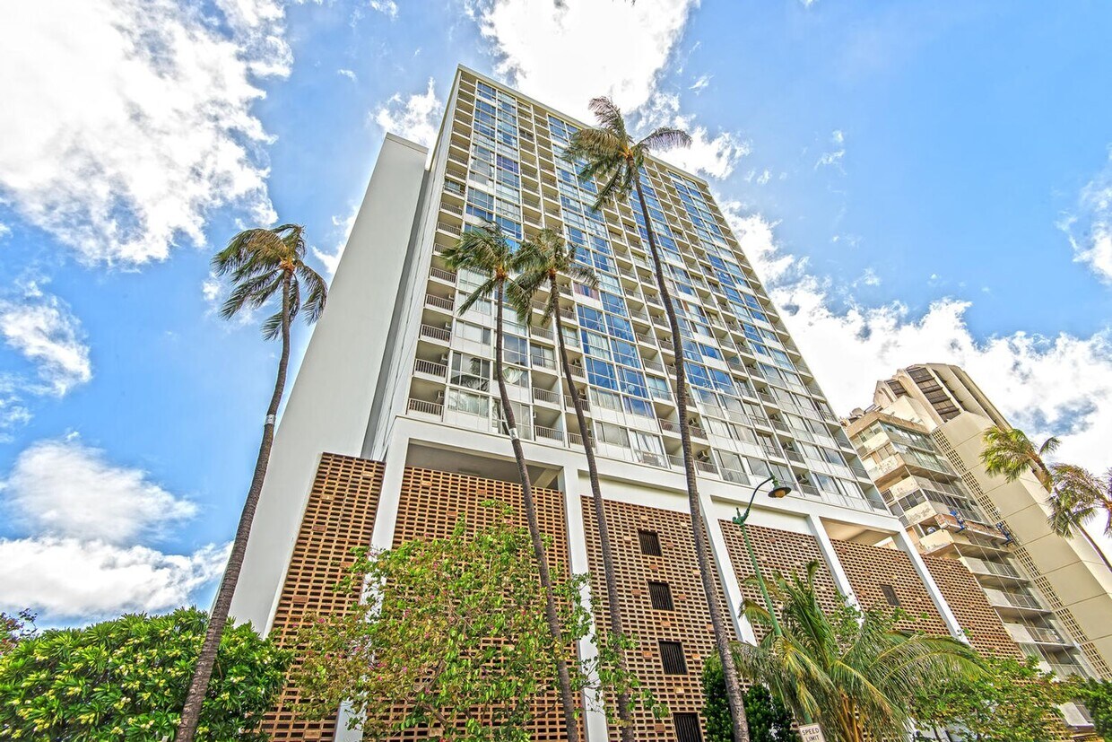 Foto principal - For Rent: 1-Bedroom Condo in Waikiki (24th...