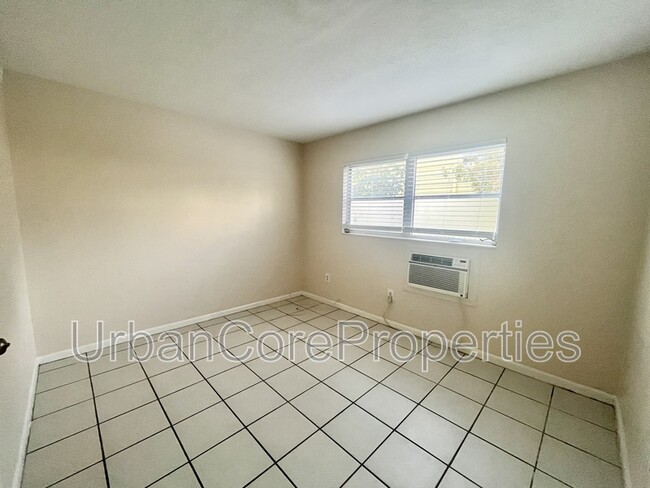 Building Photo - 115 7th Ave N