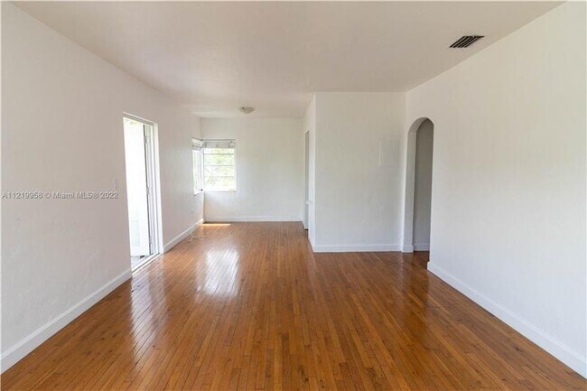 Building Photo - 1776 Normandy Dr