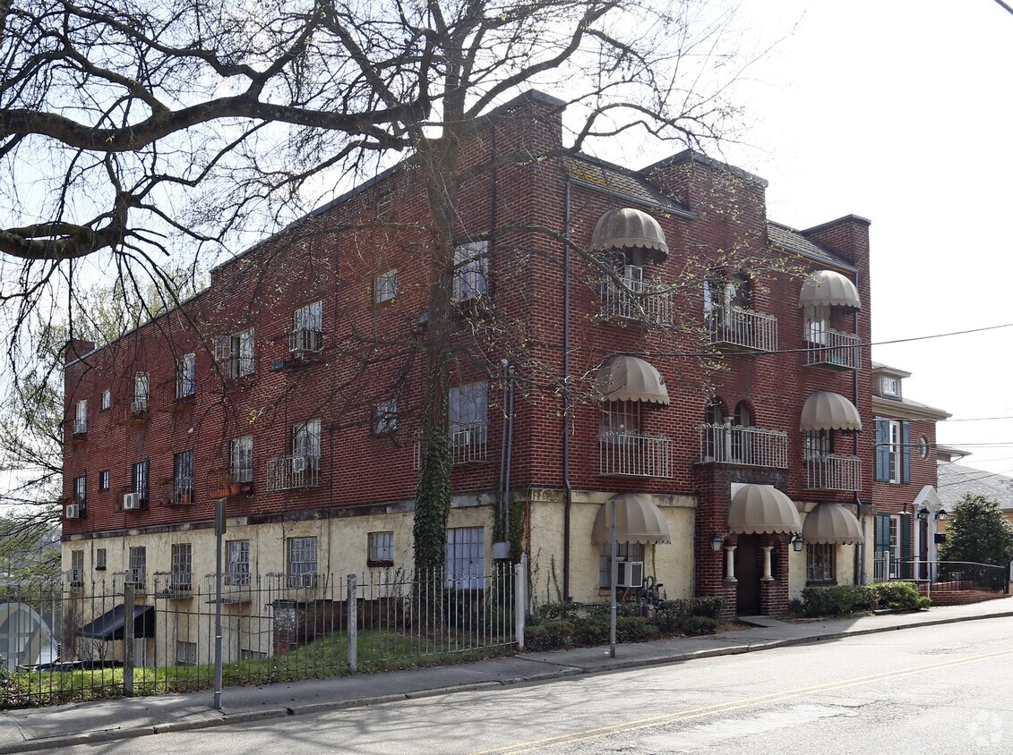 Building Photo - Hill River House