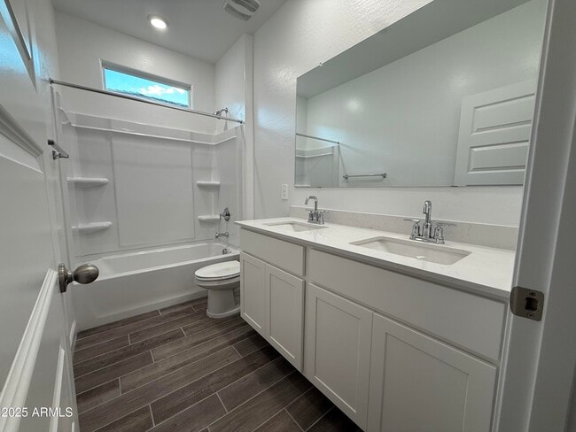 Foto del edificio - 2342 W Sheridan Ave
