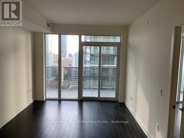 Building Photo - 330 Richmond St W