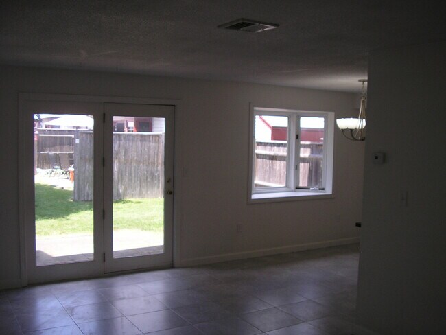 Building Photo - 297 Stonebridge Dr