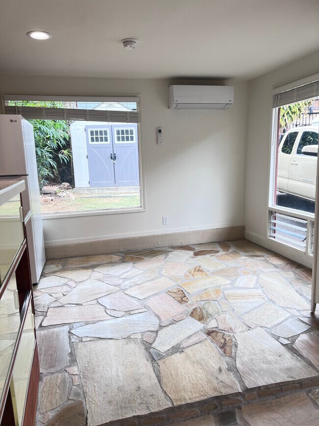 Dining - 99-1053 Halawa Heights Rd