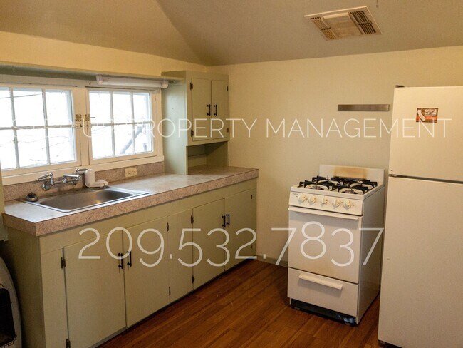 Foto del edificio - Charming 1 Bedroom 1 Bath Cottage In Downtown Sonora!!!!!
