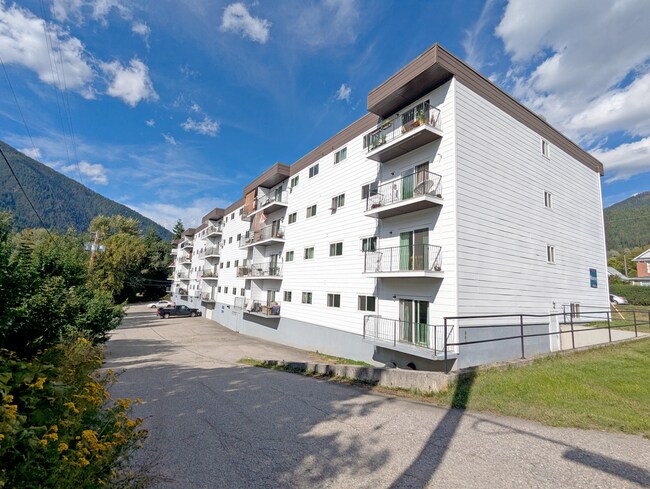 Photo du bâtiment - Nelson Lakeview Apartments