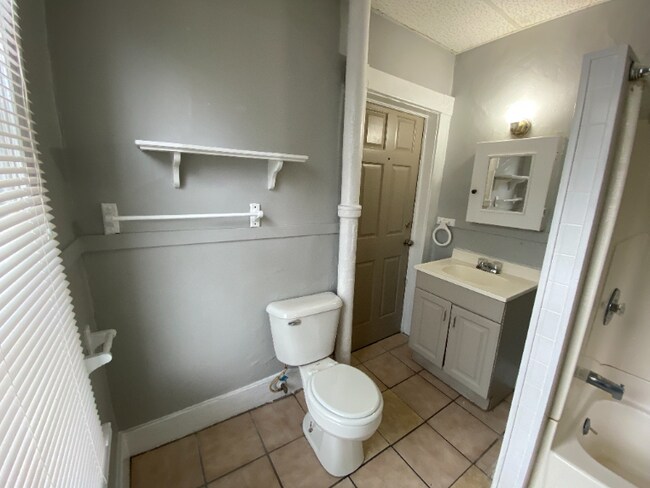 Foto del edificio - 608 Bates St SE