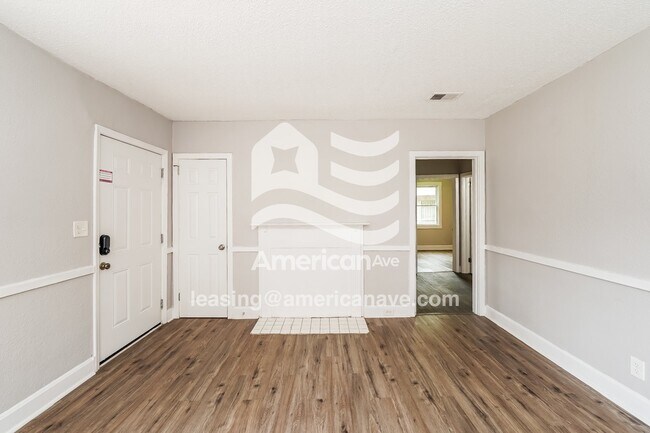 Foto del edificio - 235 S Park Rd SW