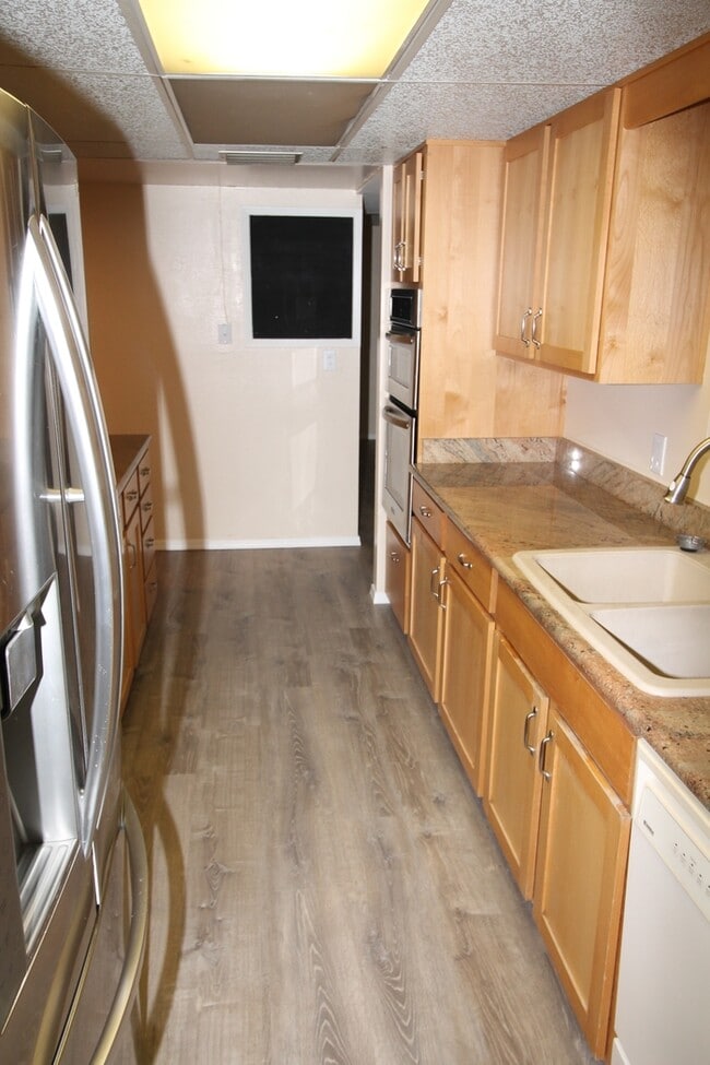 Building Photo - 7932 E Rosewood St