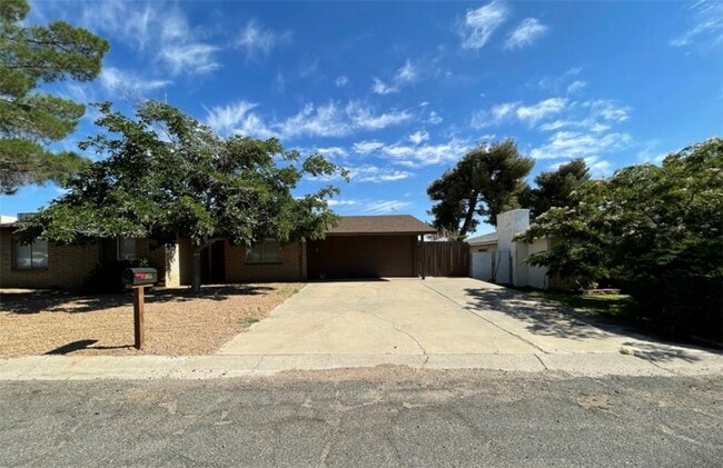 Building Photo - 1055 Hillside Dr