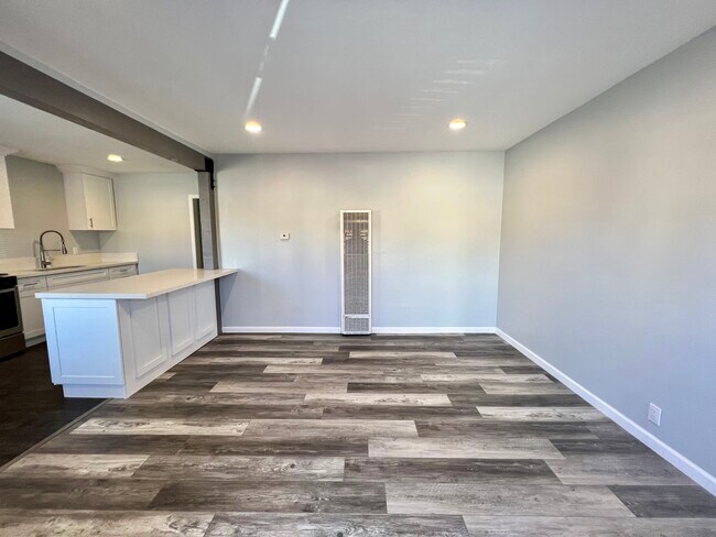 Foto del edificio - 534 N Batavia St