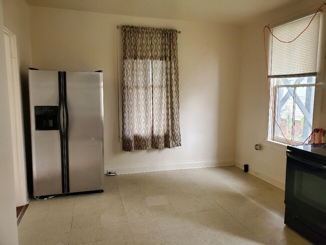 Foto del edificio - Spacious Downstairs Apartment