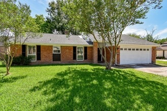 Building Photo - 154 Squires Bend