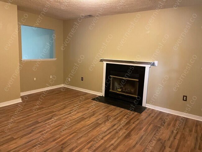 Foto del edificio - 5343 Palmer Ln