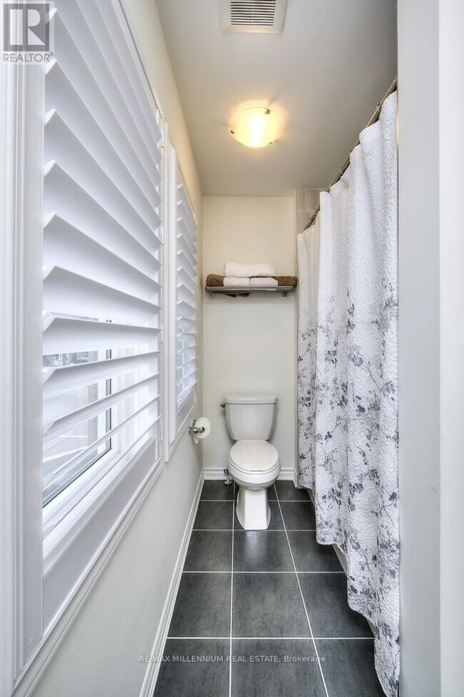 Building Photo - 312 Gillett Pt