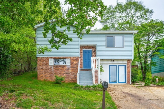 Building Photo - 833 Sylvan Dr