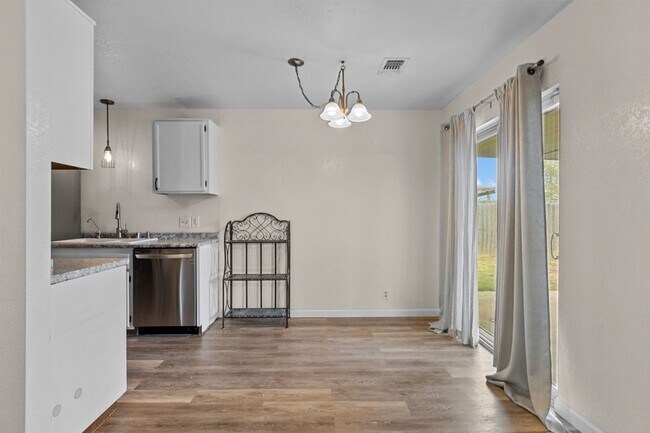 Foto del edificio - 4722 W Cuthbert Ave