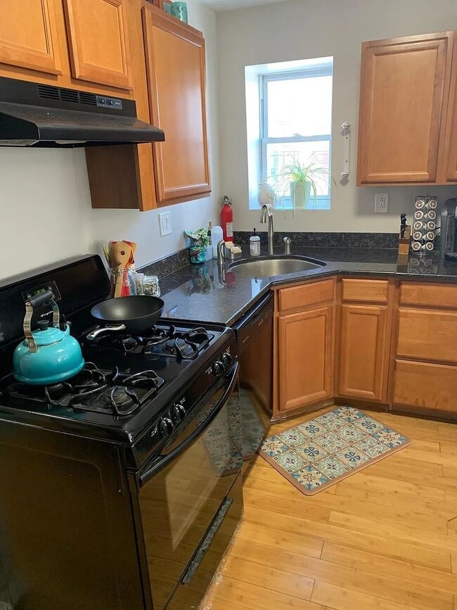 Building Photo - 736 S 20th St