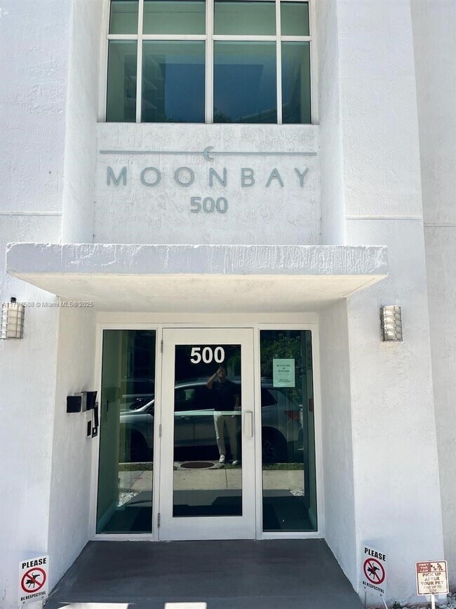 Building Photo - 500 NE 29th St