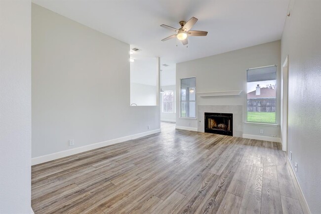 Building Photo - 107 Meadowside Dr