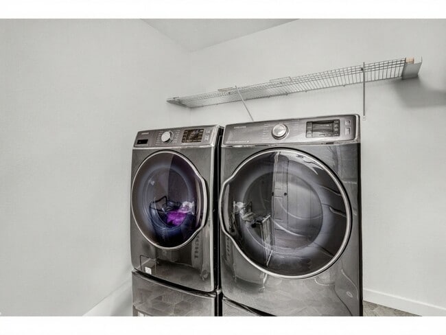Building Photo - 837 S 26th Ave