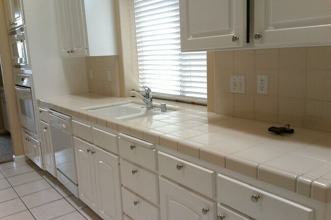 Foto del edificio - Beautiful 4 Bedroom home in the Clovis District