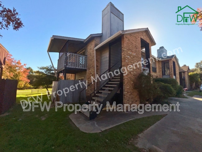 Building Photo - 404 E Denton Dr