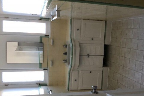 Bathroom - 1109 Main St