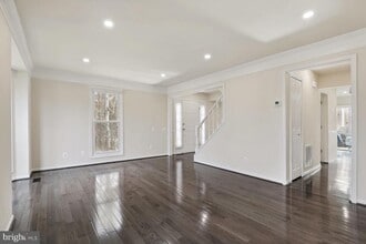 Building Photo - 43840 Laburnum Square