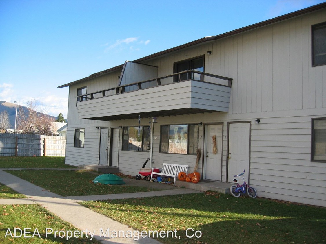 Primary Photo - 1528 S Reserve St