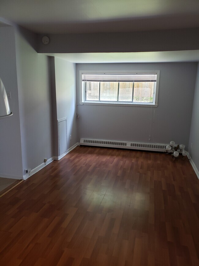 Building Photo - 5530 Av Philippe