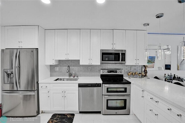 Foto del edificio - 336 N Birch Rd