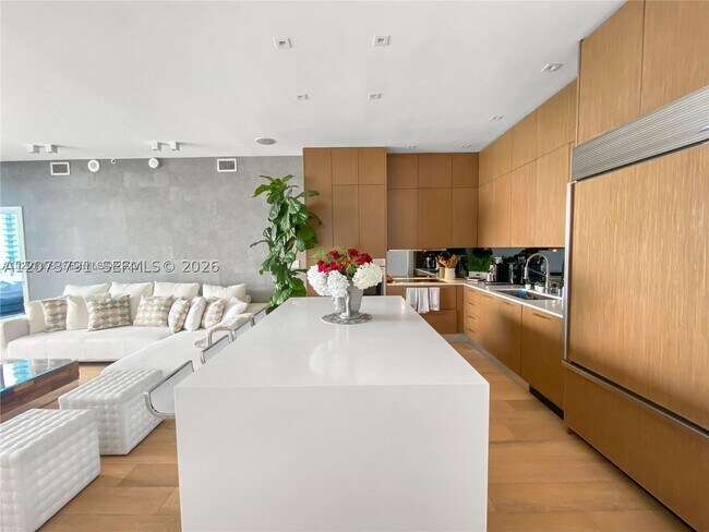 Foto del edificio - 2020 N Bayshore Dr