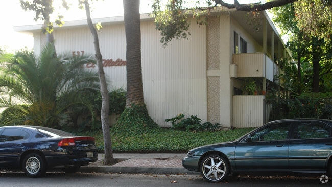 Building Photo - Desiree Apartments