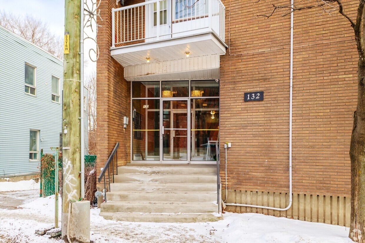Building Photo - 132 St Saint-Jacques