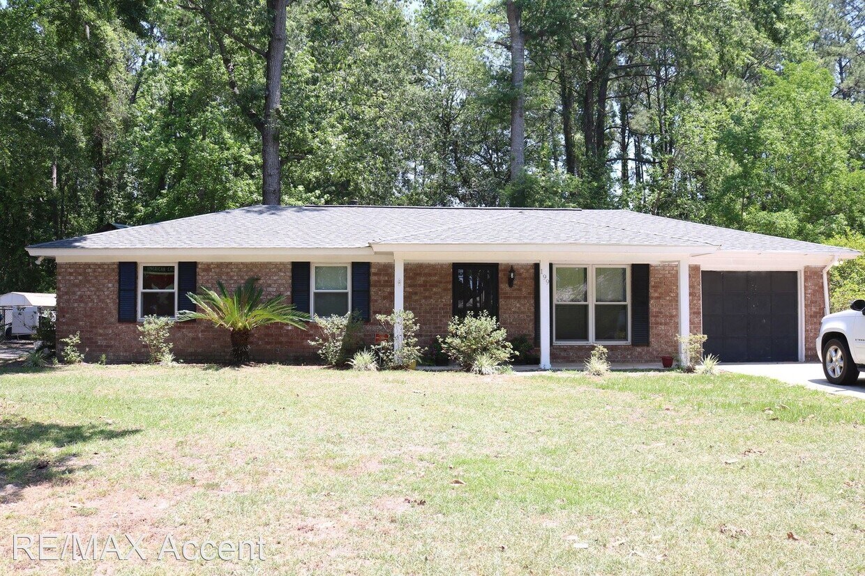 Primary Photo - 3 br, 2 bath House - 199 Sandpiper St.