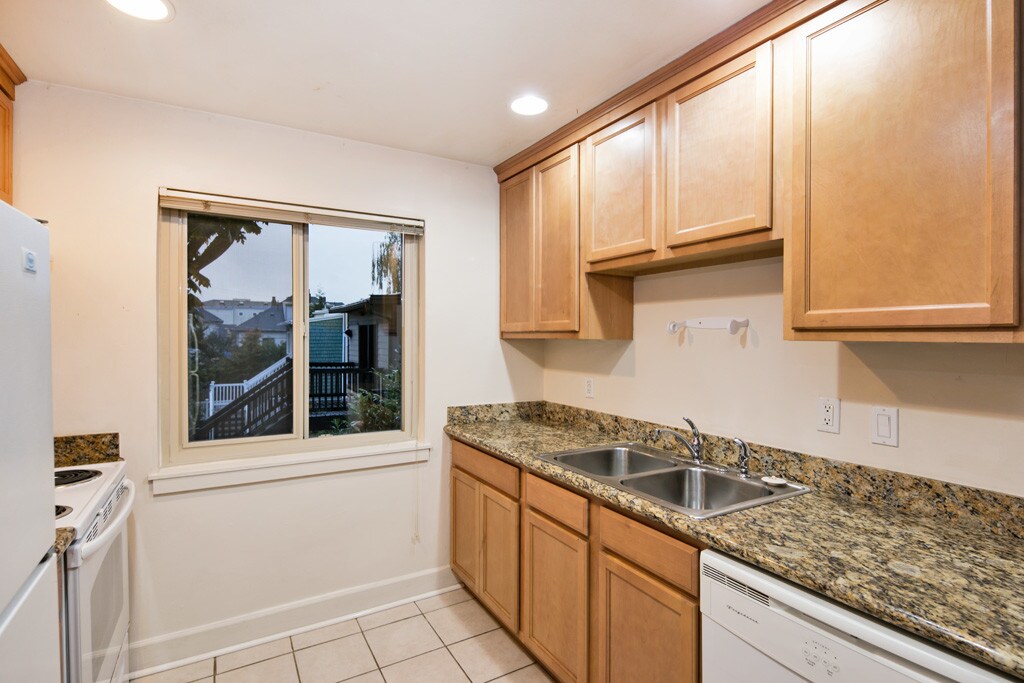 Primary Photo - 114 12th Ave E