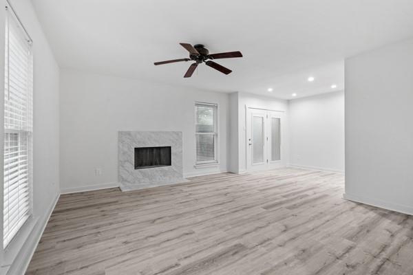 Foto del edificio - 8406 Lyndon Ln