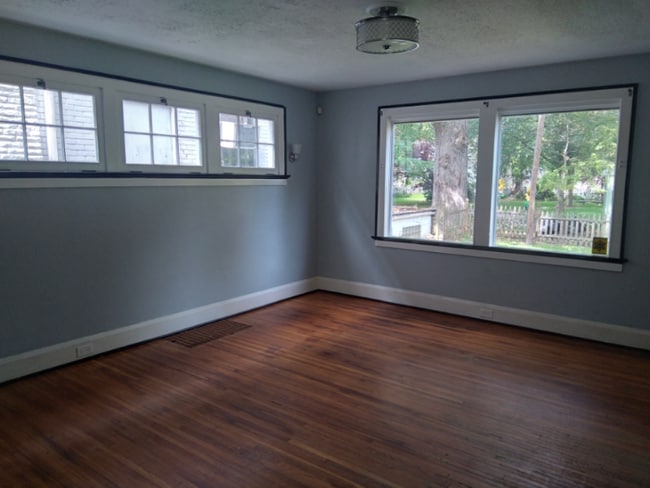 Building Photo - 718 W Delaware Ave