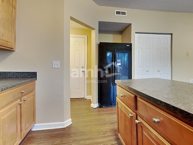 Foto del edificio - 5117 Rivers Edge Blvd