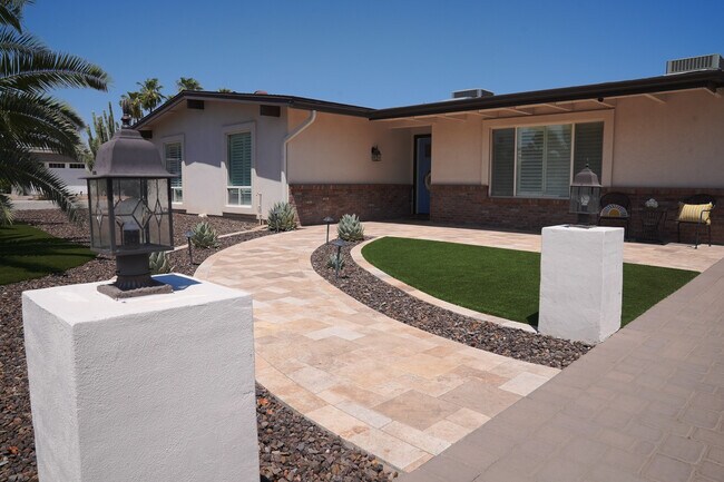 Foto del edificio - 2526 E Mercer Ln