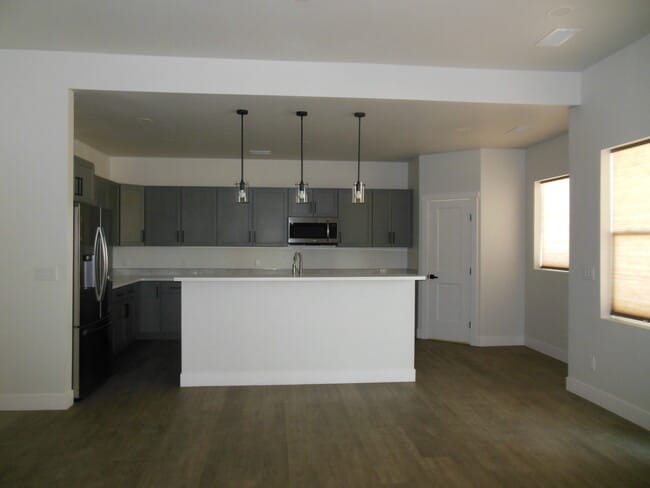 Building Photo - 695 Anela Ln