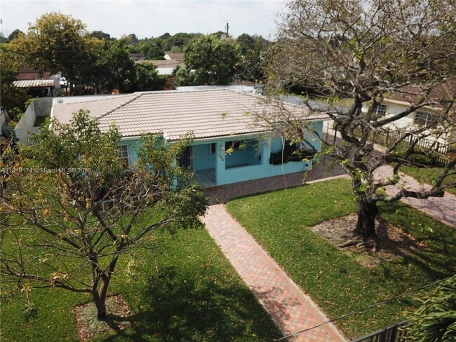 Building Photo - 560 NW 190th St