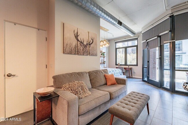 Foto del edificio - 7301 E 3rd Ave