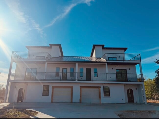 Building Photo - 387 Old Lockhart Rd