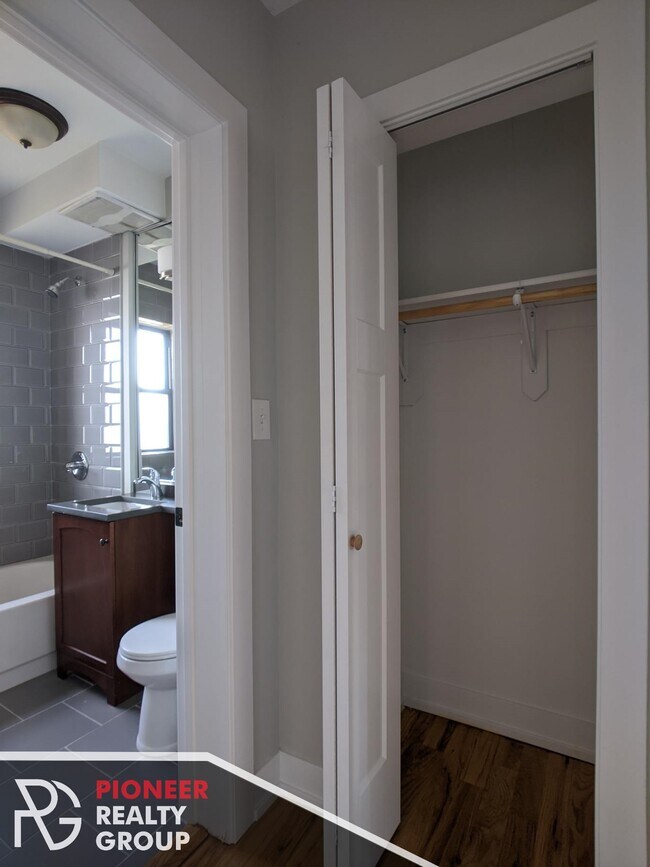 Foto del edificio - 556 W Arlington Pl